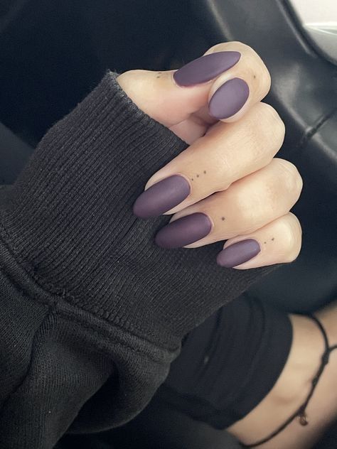 Deep purple SNS Mate Purple Nails, Matte Nails Lavander, Dark Matte Purple Nails, Mat Purple Nails, Dark Nail Inspo Almond, Neutral Nails Purple, Dark Purple Nails Ideas Almond, Dusky Purple Nails, Smoky Purple Nails