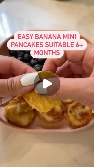 Blw Pancakes Banana, Banana Mini Pancakes, Weaning Toddler, Toddler Meal Recipes, Banana Dip, Fried Bananas, Weaning Recipes, Baby Snacks, Mini Pancakes