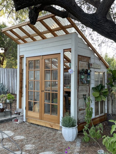 Small Garden Shed Ideas, Gardening Shed, Cottage Garden Sheds, Small Garden Shed, Diy Greenhouse Plans, Garden Shed Ideas, Outdoor Greenhouse, Ideas Garden Design, Greenhouse Shed