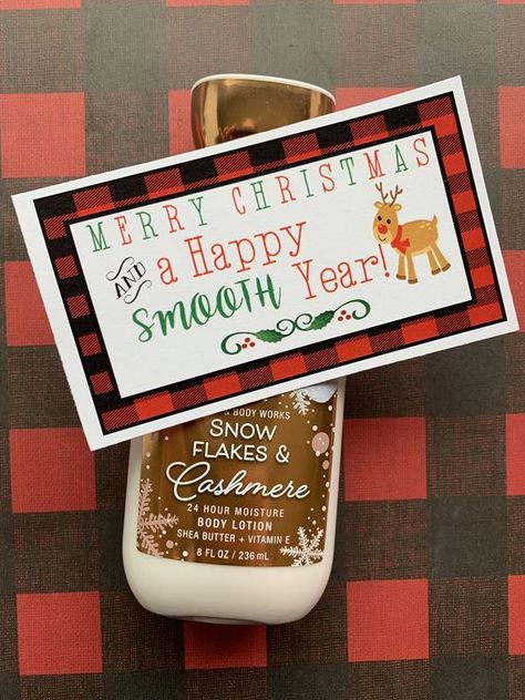 Lotion Gift Ideas Christmas, Christmas Lotion Gift Tag, Lotion Gift Ideas Tags, Hand Lotion Gift Ideas, Lotion Gift Ideas, Office Christmas Gifts Coworkers, Cute Christmas Gifts For Coworkers, Best Teacher Christmas Gifts, Quick And Easy Christmas Gifts