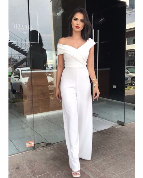 White Jumpsuit Graduation, White Jumpsuit Outfit Classy, Jumpsuit For Graduation, Graduation Jumpsuit Outfit, White Cocktail Dress Classy, Summer Graduation Outfit, Graduation Jumpsuit, White Jumpsuit Outfit, Outfit Graduacion