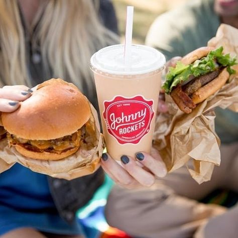 Burgers and milkshakes could be one of the best takeaway food there is. It's the combo that never goes out of style. 🍔😍🥤  📷credit @johnnyrocketsau #johnnyrocketsau #burgers #milkshakes #milkshakecups #customprintedcups #coldcups #papercoldcups #takeawaycups #disposablecups Milkshake Takeaway, Milkshake Delivery, Johnny Rockets, Takeaway Packaging, Takeaway Food, Disposable Cups, Milkshakes, Print Packaging, Out Of Style