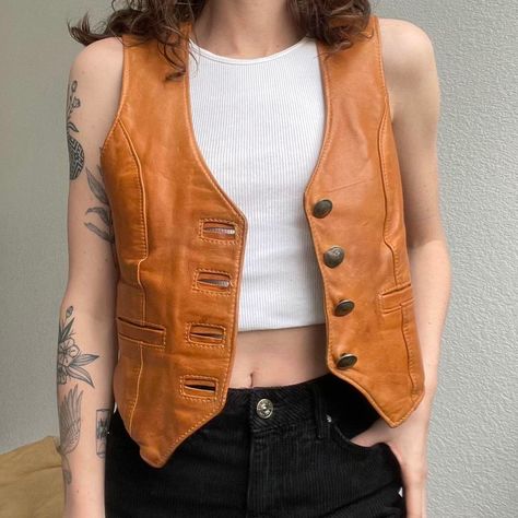 Vest Styling, Vintage Leather Vest, Vest Outfits For Women, Autumn Dresses, Style Savvy, Vest Outfits, Leather Vest, Vest Dress, Fall Dresses