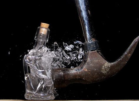 Smashing things into smithereens seems to be a popular theme for high shutter speed photography. I think this photo was very successful, as the hammer truly appears to be frozen in time. In this particular moment, the bottle still appears to be holding on in its final moments as a dignified bottle. All the bits and pieces of the shattered glass are clearly discernible. Smash Glass, Macro Photography Tips, Movement Photography, Speed Photography, Fantastic Photography, High Speed Photography, Fast Shutter Speed, Motion Photography, Slow Shutter