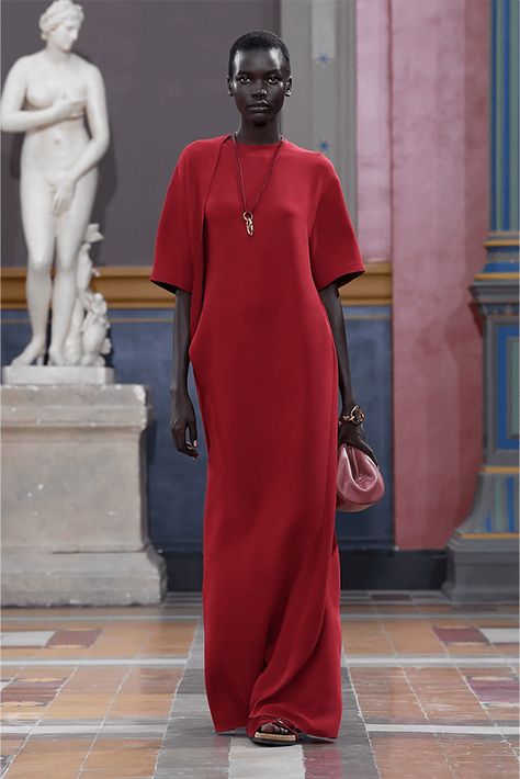 Valentino Spring/Summer 2024 at Paris Fashion Week | Hypebeast Spring Summer 2024, Spring 2024, Primavera Estate, Summer 2024, Paris Fashion, Runway Fashion, Paris Fashion Week, Fashion News, Celebrity Style