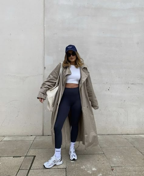 New Balance Outfit, Perfect Leggings, Airport Outfits, Leggings Outfits, Leggings Outfit, Looks Street Style, Athleisure Outfits, Coat Outfits, Comfy Fashion