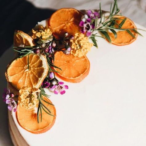 @cotacakes on Instagram: "🍊🌿🍰 loved making this orange, rosemary cake with all LOCAL ingredients - Ojai, CA. . . . #orangecake #locallysourced #ojai #california #cakemaking #oranges #rosemary #organicingredients #cotacakes #citrusseason" Dehydrated Orange Cake Decoration, Dried Citrus Cake Decoration, Cake With Orange Decoration, Orange Rosemary Cake, Wedding Cake With Dried Oranges, Dried Orange Wedding Cake, Dried Orange Cake, Citrus Cake Decoration, Cake With Dried Oranges