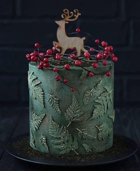 Easy Christmas Cake Decorating Ideas, Christmas Cakes Easy, Christmas Themed Cake, Christmas Cake Designs, New Year's Cake, Elegant Birthday Cakes, Christmas Cake Decorations, Xmas Cake, Winter Cake