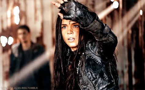 Octavia Blake Gif, Marie Avgeropoulos Gif, Maria Avgeropoulos, Mandalorian Aesthetic, The 100 Characters, Octavia Blake, Marie Avgeropoulos, Vincent Valentine, The Sun Also Rises