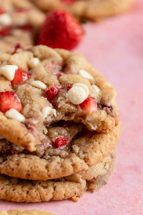 These easy strawberry cookies are made with real strawberries and creamy white chocolate chips - a delicious and pretty treat to make for Valentine's day or to take advantage of strawberry season! Strawberry Cookie Recipe, Strawberry Chocolate Chip Cookies, White Chocolate Strawberries, Thumbprint Cookies Recipe, Cream Cookies, Chocolate Oats, White Chocolate Cookies, White Chocolate Chip Cookies, Favorite Cookie Recipe