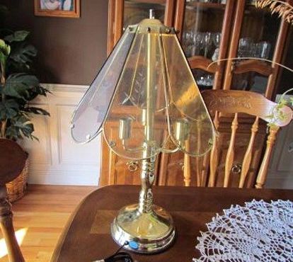 make a faux tiffany lamp from a thrift store find, crafts, lighting Touch Lamps, Mercury Glass Table Lamp, Creative Lamp Shades, Repurposed Lamp, Shabby Chic Lamp Shades, Antique Lamp Shades, Lampshade Makeover, Rustic Lamp Shades, Small Lamp Shades