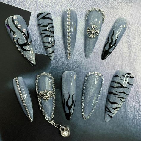 Hippie Nails, Goth Nails, Edgy Nails, Grunge Nails, Really Cute Nails, Soft Nails, Cat Kuku, Dream Nails, Fire Nails