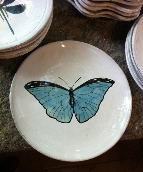 b blue butterfly Butterfly Plates Ceramic, Ceramic Butterfly Sculpture, Butterfly Ceramic Painting, Pottery Painting Outfit Ideas, Butterfly Pottery Painting, Butterfly Pottery Painting Ideas, Scrafito Ceramics, Butterfly Pottery, Pottery Butterfly