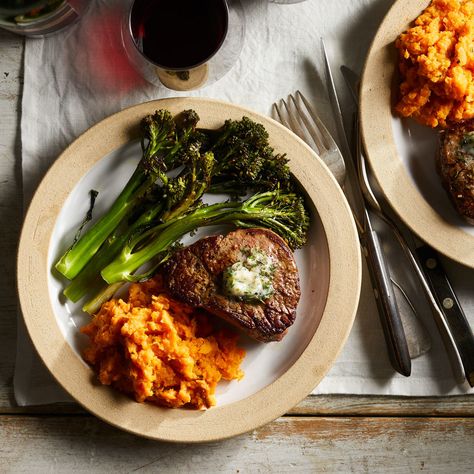 Filet Mignon for Two with Sweet Potato Mash Healthy Recipes For Two, Pastas Recipes, Mash Recipe, Romantic Dinner For Two, Recipes For Two, Romantic Dinner Recipes, Healthy Meals For Two, Diet Vegetarian, Steak Dinner