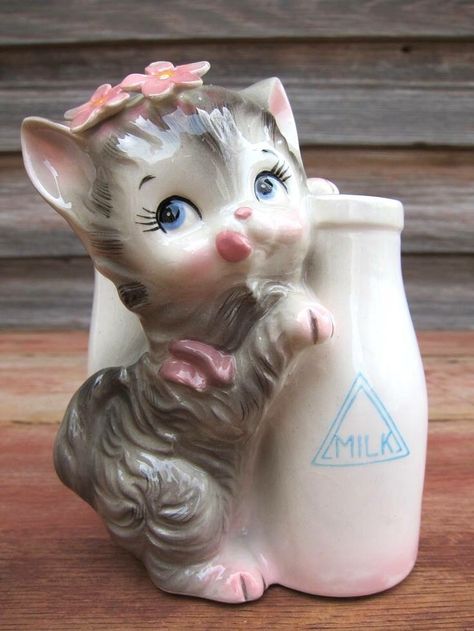 Love! Kitschy Aesthetic, Gray Kitten, House Basement, Vintage Knick Knacks, Vintage Cat Figurines, Holt Howard, Vintage Collectables, Cat Figurines, Animal Planters