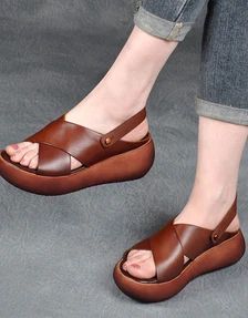 Clarks Sandals, Summer Retro, Womens Sandals Wedges, Chunky Heels Sandals, Retro Shoes, Leather Wedge Sandals, Sandals For Sale, Winter Boots Women, Womens Sandals Flat