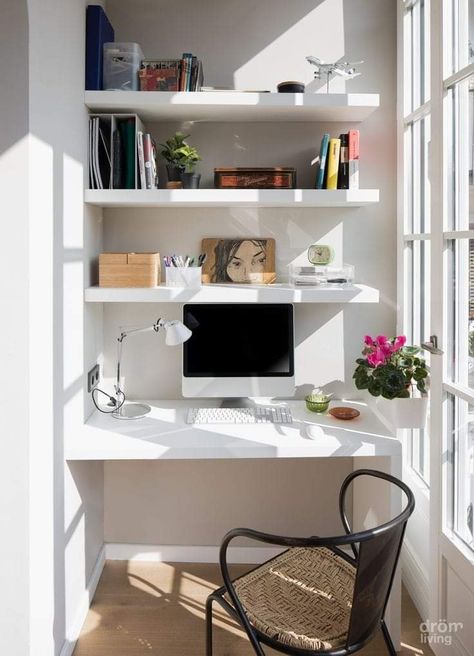 Tiny Home Office, Zimmer Diy, Interior Design Per La Casa, Small Home Offices, Study Room Decor, Small Home Office, Apartment Balcony Decorating, Room Design Bedroom, Home Office Setup