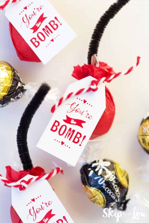 Lindt Chocolate Gift Ideas, Woods Craft, You Are The Bomb, You're The Bomb, Volunteer Recognition, School Valentines, Youre The Bomb, Diy Stocking Stuffers, Chocolate Balls