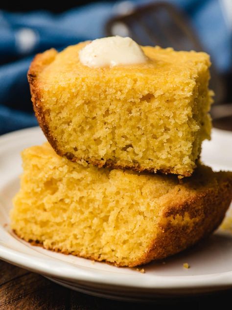 Easy Skillet Cornbread, Jiffy Cornbread Recipes, Easy Cornbread Recipe, Sweet Potato Cornbread, Cornbread Recipe Sweet, Moist Cornbread, Buttermilk Cornbread, Cornbread Easy, Honey Cornbread