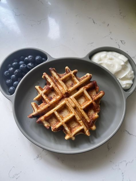 BLW Strawberry Banana Waffles Led Weaning Recipes, Banana Waffles, Strawberry Waffles, Baby Led Weaning Recipes, Weaning Recipes, Led Weaning, Strawberry Banana, Baby Led Weaning, Weaning