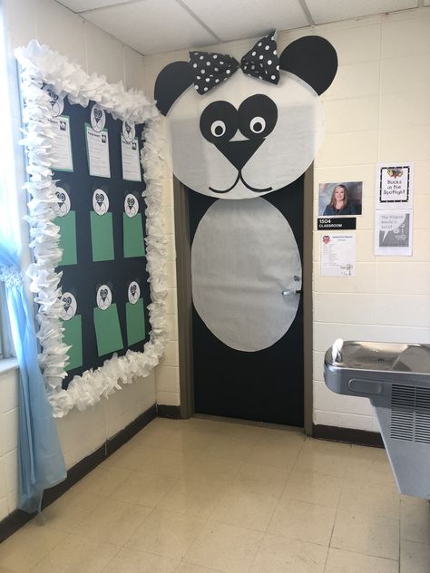 Bear Door Decoration Preschool, Panda Bulletin Board Ideas, Bear Classroom Decorations, Panda Classroom Theme, Bear Birthday Decorations, Panda Classroom, Preschool Decoration, Luis Viton, Panda Room