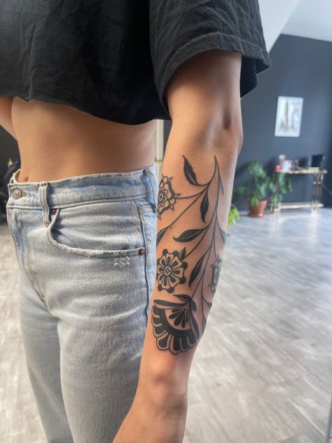 Dutch Flower Tattoo, Traditional Folk Flower Tattoo, Tattoos And Dresses, Lower Knee Tattoo, Folk Flower Tattoo, Traditional Flower Tattoo Sleeve, Traditional Vine Tattoo, Traditional Folk Tattoo, Black Outline Tattoo