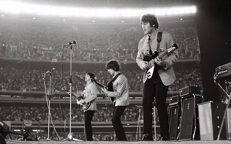 1965 Shea Stadium the Beatles' Biggest Concert – The First Rock Concert Ever ~ vintage everyday Beatles Concert, Hard Days Night, The Beatles Live, David Bowie Pictures, Shea Stadium, Beatles John Lennon, Love Me Do, Rock N Roll Music, Beatles John