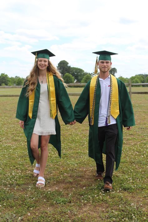 Superman Poses, Cap And Gown Pics, Graduation Pics, Gown Pictures, Boyfriend And Girlfriend, Graduation Photoshoot, Cap And Gown, Senior Photo, Graduation Photos