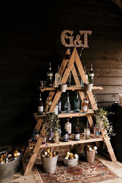 Wooden G&T Bar at Rustic Wedding Rum Bar Wedding, Gin Station Wedding, Gin Bar Wedding Ideas, Alcohol Table Wedding, Diy Cocktail Bar Wedding, Whiskey Bar Wedding Ideas, Whisky Bar Wedding, Diy Bar Wedding Set Up, Gin Party Ideas Decor