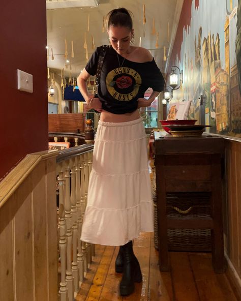 Maxi Skirt With Graphic Tee, Long Skirt T Shirt Outfit, White Tiered Skirt Outfit, Tiered Skirt Outfit, Lost Mary, Platform Boots Black, College Dropout, White Maxi Skirt, White Long Skirt