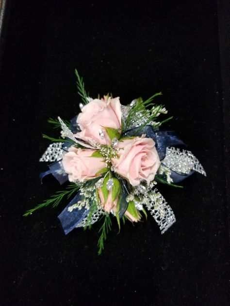 Light pink spray roses with navy and silver accents Pink White And Navy Corsage, Corsage With Navy Dress, Prom Flowers For Pink Dress, Prom Corsage Pink, Pink Spray Roses, Dance Flowers, Prom Flowers Corsage, Blue Corsage, Corsage Ideas