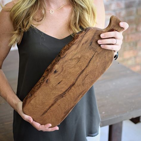 Wooden Charcuterie Boards, Live Edge Charcuterie Board, Board Recipes, Charcuterie Board Diy, Woodworking Items That Sell, Scrap Wood Projects, Live Edge Wood, Wooden Projects, Wood Creations