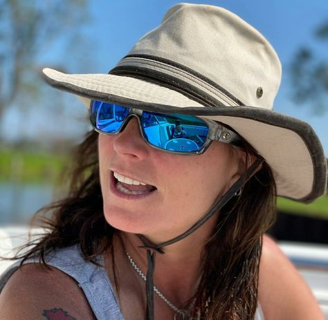 Terri Clark Selfie Picture, Terri Clark, Country Female Singers, Dont Touch My Phone Wallpapers, Female Singers, Phone Wallpapers, Singers, Fishing, Wallpapers