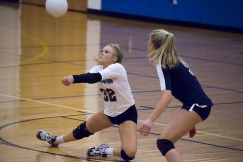 Volleyball Serving Drills, Volleyball Passing Drills, Volleyball Dig, Volleyball Rules, Libero Volleyball, Volleyball Serve, Volleyball Positions, Youth Volleyball, Volleyball Skills