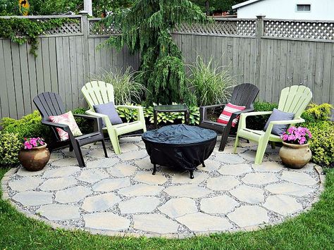 Fire Pit Patio.....we are putting this in the back yard if we ever get a pool Backyard Seating Ideas, Circle Patio, Taman Air, Round Patio, Seating Ideas, Backyard Seating, Backyard Inspiration, Fire Pit Patio, Backyard Fire