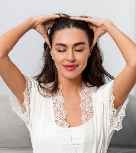 7 Mind-Blowing Scalp Massage Techniques for Rapid Hair Growth | Sasha's Hair Ops Hub Head Massage For Hair Growth, Scalp Massage Techniques, Hair Oiling, Gemini Hair, Ayurvedic Hair Oil, Rapid Hair Growth, Ayurvedic Oil, Hair Magic, Hair Growing Tips