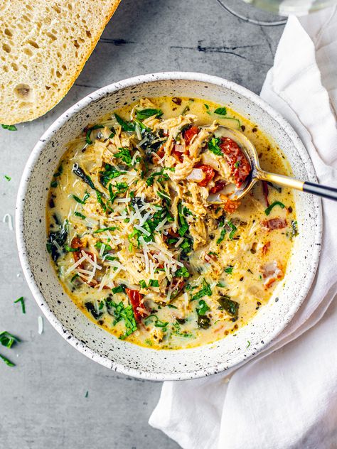 Chicken Florentine Soup: This delicious and warming chicken florentine soup gives the classic French entrée a swoon-worthy makeover! #chicken #chickensoup #chickenflorentine #soupseason Honey Roasted Sweet Potatoes, Pre Run Snack, Chicken Florentine Soup, Florentine Soup, Chili Honey, Florentines Recipe, Chicken Florentine, Soup Season, Honey Roasted