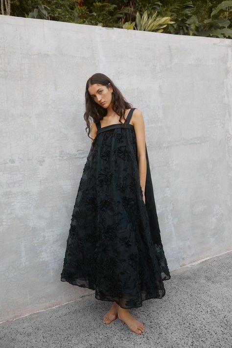 Organza Applique, Fancy Black Dress, Puffy Sleeve Dress, Flared Midi Skirt, Skirt Inspiration, Kaftan Designs, Bright Dress, Midi Flare Skirt, Midi Dress Black