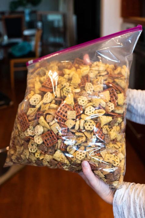 Furikake Chex Mix - Onolicious Hawaiʻi Hawaii Snacks, Banana Muffin Recipe Easy, Cereal Mix, Snack Mixes, Simple Muffin Recipe, Chex Mix Recipes, Hawaii Food, Snack Shop, Christmas Food Gifts