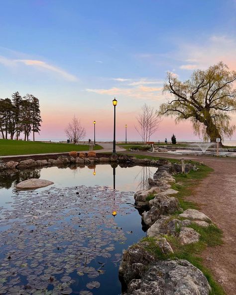 Karishma Khan on Instagram: “Last night’s sunset in Oakville, Ontario . . . #sunset #yourshotphotographer #sunsetlovers #sunsetphotography #sunsets_captures…” Ontario Aesthetic, Oakville Ontario, Ontario Canada, Sunset Photography, Last Night, New Life, Ontario, Golf Courses, Toronto