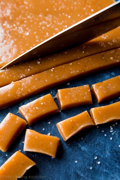 Sea Salt Vanilla Caramels | Sally's Baking Addiction | Bloglovin’ Appetizer Sweet, Homemade Caramel Candy, Caramel Candies Recipe, Homemade Truffles, Christmas Side, Winter Vegetable, Entertaining Food, Appetizer Dessert, Meat Food