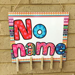 Make a sign to keep track of papers without a name. | 35 Cheap And Ingenious Ways To Have The Best Classroom Ever Peraturan Kelas, Classe D'art, Clothes Pegs, Classroom Organisation, 4th Grade Classroom, 3rd Grade Classroom, 2nd Grade Classroom, New Classroom, Teacher Organization