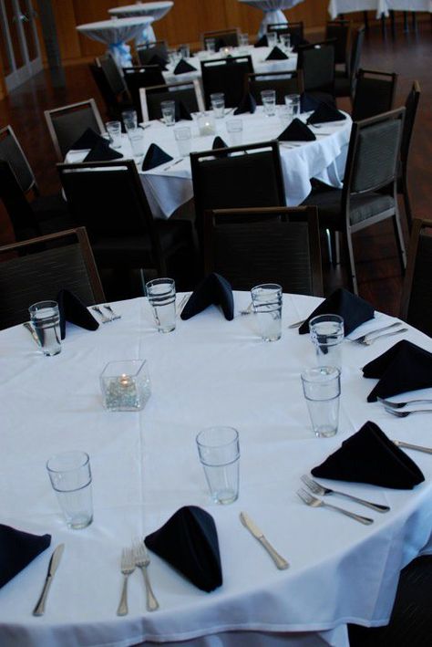 Simple Table Centerpieces, Purple Napkins, Black Napkins, Linen Tablecloths, Black Tablecloth, White Tablecloth, White Napkins, Banquet Tables, White Table Cloth