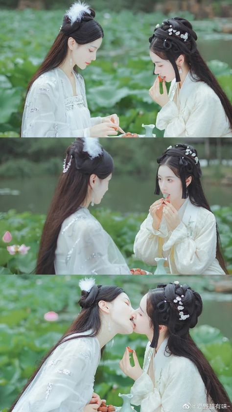 Gl Kiss Reference, Joseon Aesthetic, Gl Aesthetic, Chinese Fancy Dress, Woman Loving Woman, Couple Poses Reference, 사진 촬영 포즈, Lesbian Art, Figure Poses