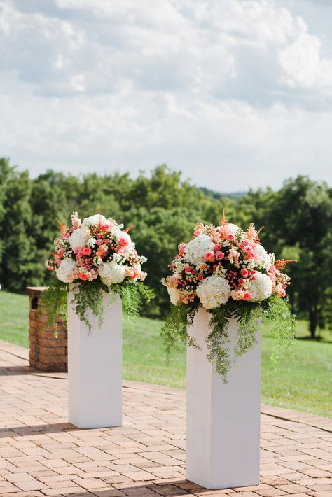 Flower Poles Wedding, White Pillars Wedding, Flowers On Pillars, Pillar Decorations Columns, Pillar Decorations, Wedding Pillars, Ceremony Arrangement, Flower Tower, Wedding Entrance Decor