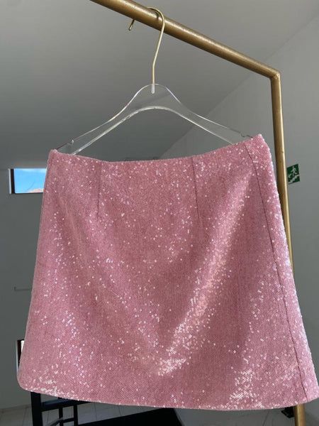 Sparkling Pink Mini Set | Teuta Matoshi Pink Sequin Skirt, Hslot Outfit Ideas, Outfit Rosa, Teuta Matoshi, Glitter Outfit, Mini Skirt Outfit, Sparkly Skirt, Sparkly Outfits, Sparkle Outfit