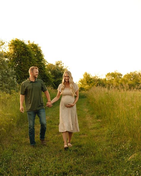 Zach, Kayley & their soon to be baby girl 🩷🤍 - #bitesandtickles #maternity #maternityphotography #couplephotographer #weddingphotographer #michiganengagementphotographer #michiganphotographer #engagementphotographer #michigancouplesphotographer #littlemoments Farm Maternity Pictures, Outdoor Maternity Photos Summer, Outdoor Maternity Photos, Maternity Photo Outfits, Maternity Photography Outdoors, Maternity Pics, Maternity Poses, Baby Pics, Family Picture