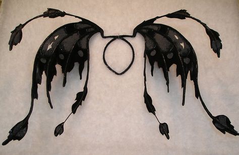 dead fairy wings Daoine Sidhe, Labyrinth Masquerade, Unseelie Court, Fae Costume, Masquerade Ideas, Dark Angel Wings, Halloween Wings, Diy Angel Wings, Diy Wings