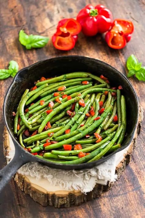 Balsamic Green Beans, Red Pepper Recipes, Cleanse Recipes, Green Bean Recipes, Balsamic Glaze, How To Eat Paleo, Roasted Red Peppers, Veggie Dishes, Red Pepper