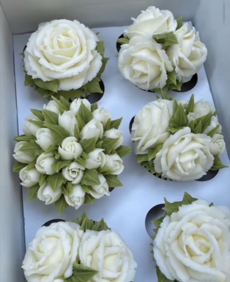 Cupcake Decorating Tips, Buttercream Cake Decorating, Cupcake Cake Designs, Floral Cupcakes, Cake Decorating Piping, Decorating Videos, Pretty Dessert, Cupcake Designs, Cake Decorating Designs